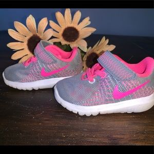 Size 4, Toddler Nike!